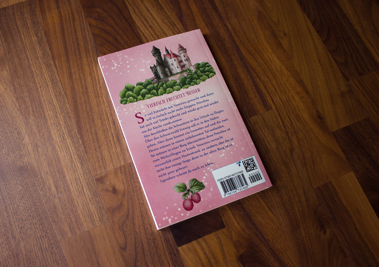 Kinderbuch Rückseite mit Illustration eines magischen Schlosses und Himbeere