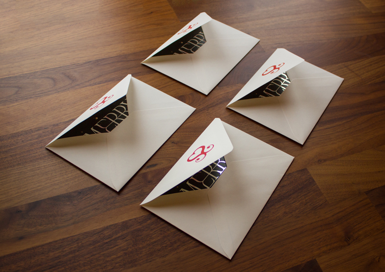 Sina Holste Design Weihnachtskarte Briefumschläge mit einer Weihnachtskarte mit silberner Heißfolienveredelung