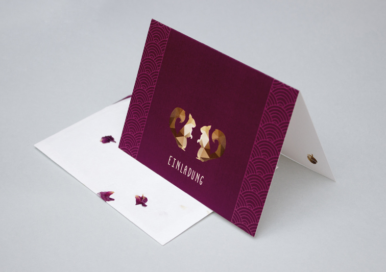 Print Design einer modernen Hochzeitseinladung mit Polygon Eichhörnchen Grafik
