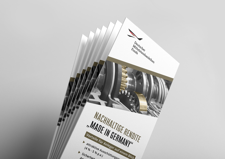Sina Holste Design KFM Flyer Moderner Flyer mit Zahnrad Bildwelt für mittelständisches Finanzunternehmen