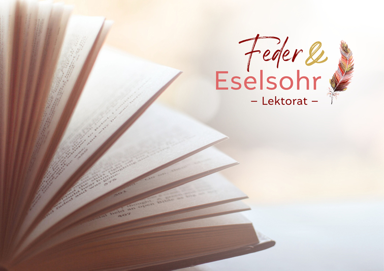 Sina Holste Design Feder und Eselsohr Lektorat Logo mit einem handschriftlichen Schriftzug und einer Feder für ein Lektorat mit einem Moodbild